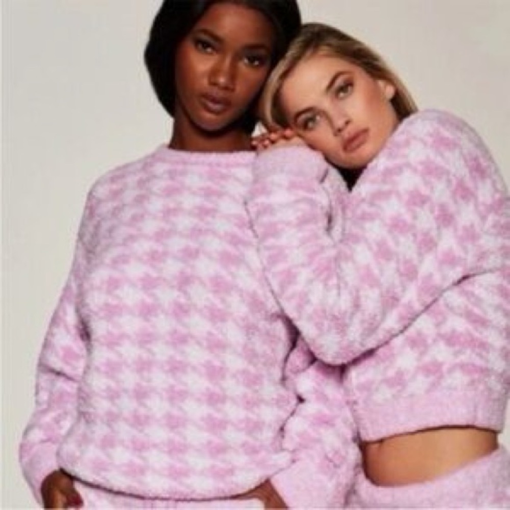 SKIMS Pink and White Patterned Crew Neck Sweater